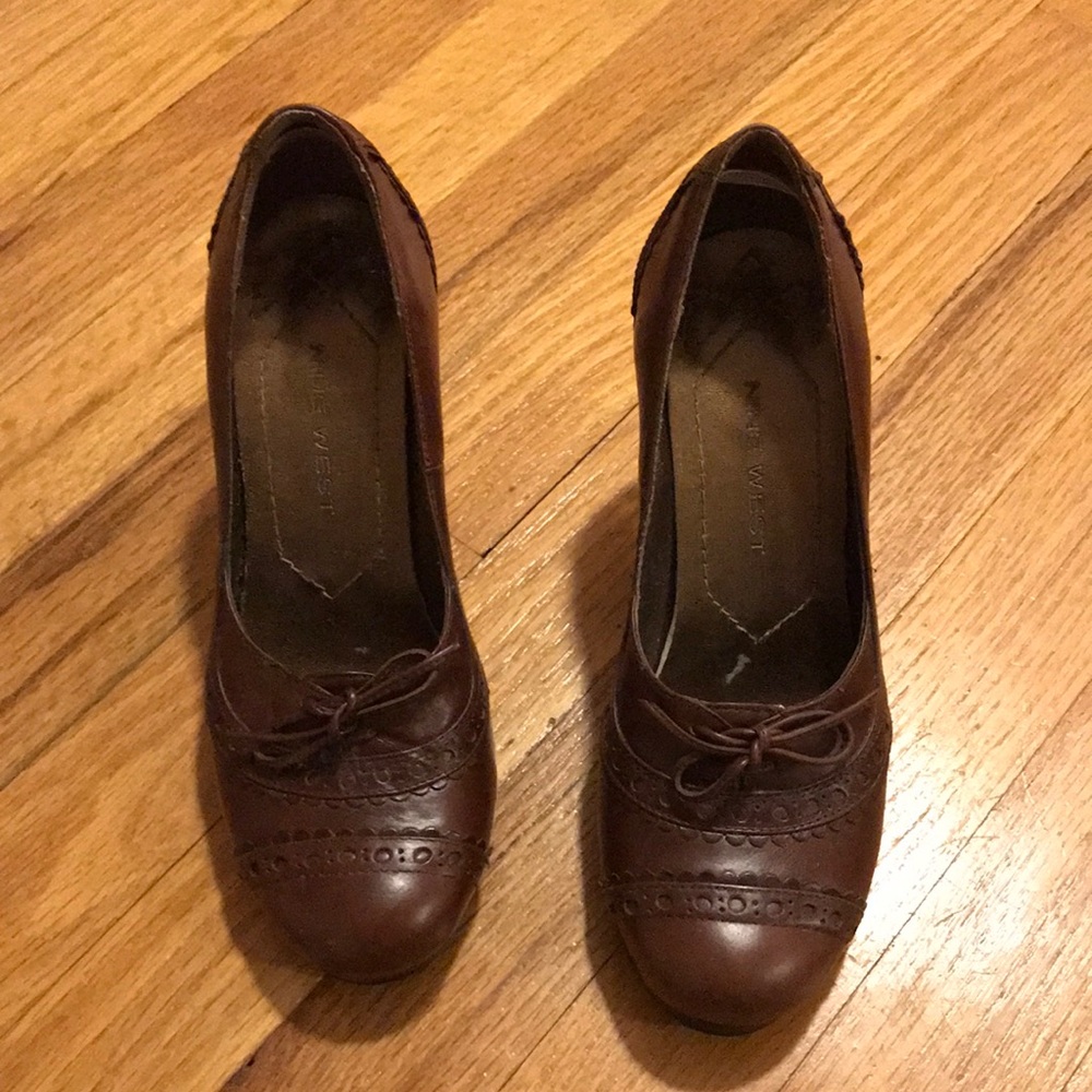 😀3 for $20😀 Size 6 Nine West heel - Dark brown